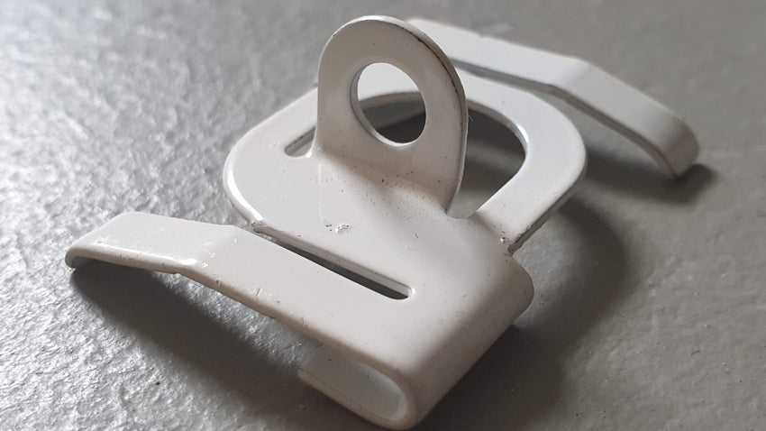 Halterung Rasterdecke / Deckenclip Odenwalddecke, weiß mit Öse